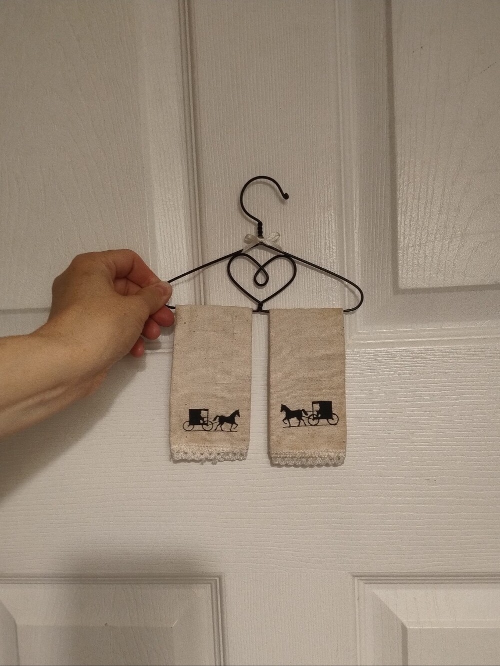 Embroidered Horse & Buggy Linen Mini Lancaster Wall Decoration